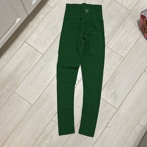New Aritzia XS Green Leggings - Picture 4 of 5